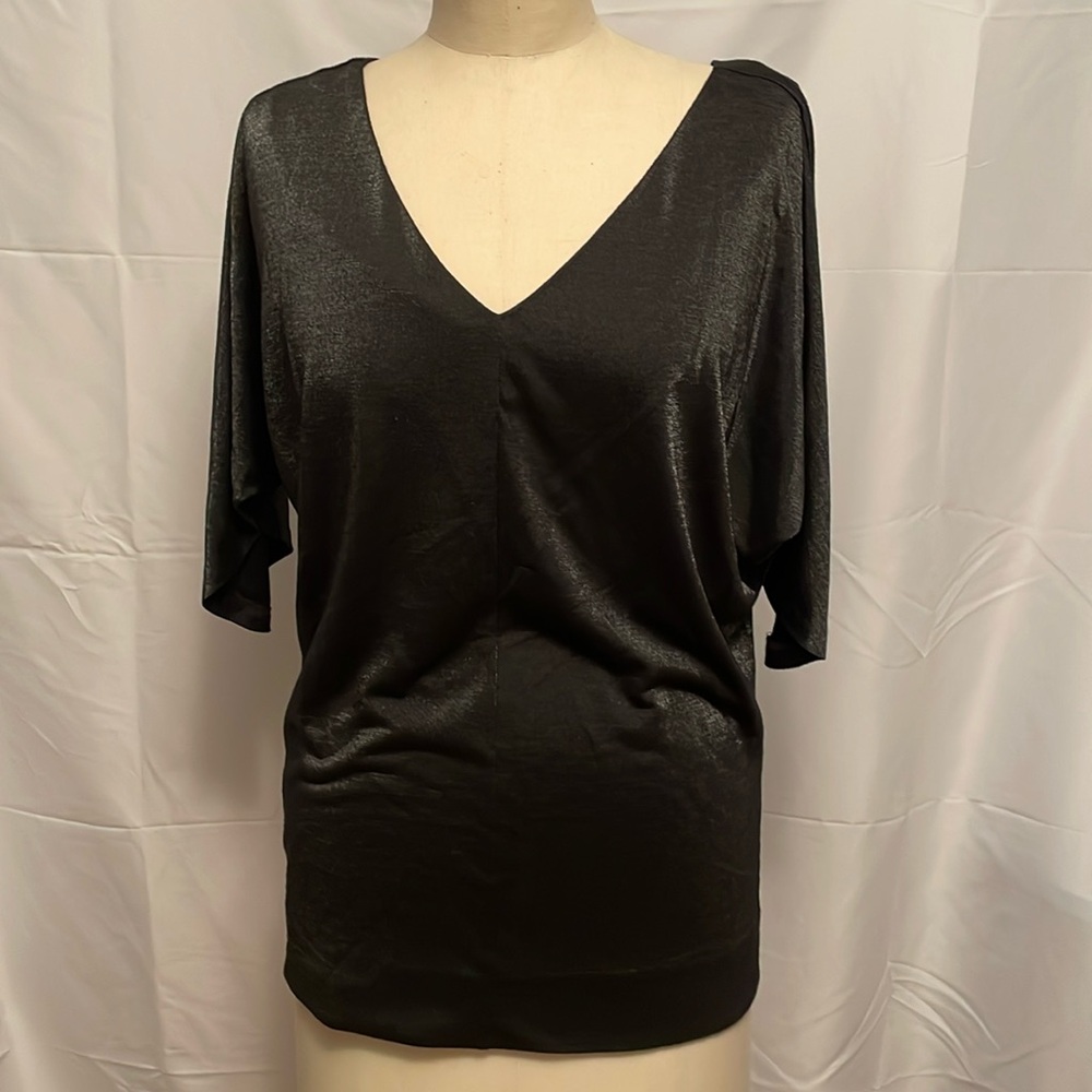 Diane Von Furstenberg v neck knit top size Petite